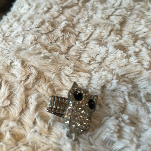 Cute owl, stretch ring. Stretches up to size 10. A lot of bling.​ - Picture 1 of 2